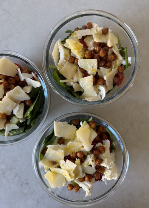 Matprepp lunchlådor med rostad paprika, parmesan, sallad