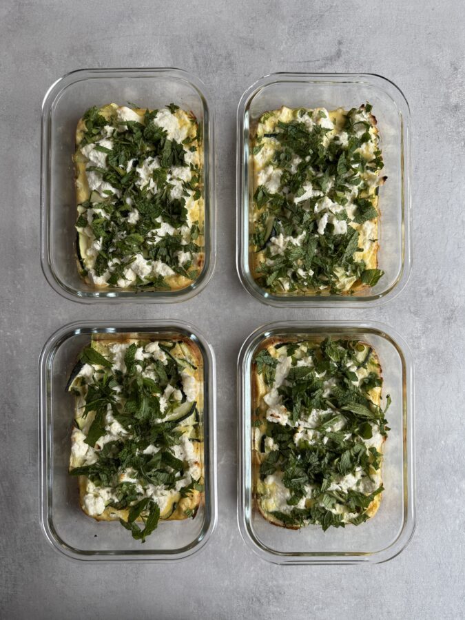 Zucchini- och citronfrittata med ricotta och mynta bakad i portionslådor